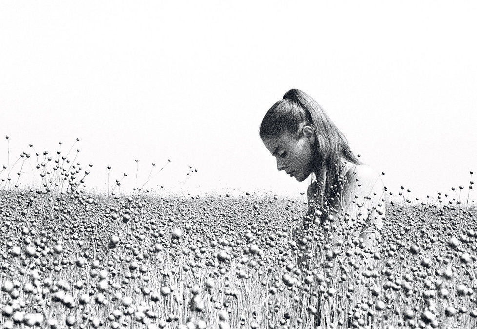 Андреа Чундерликова голая. Фото - 5