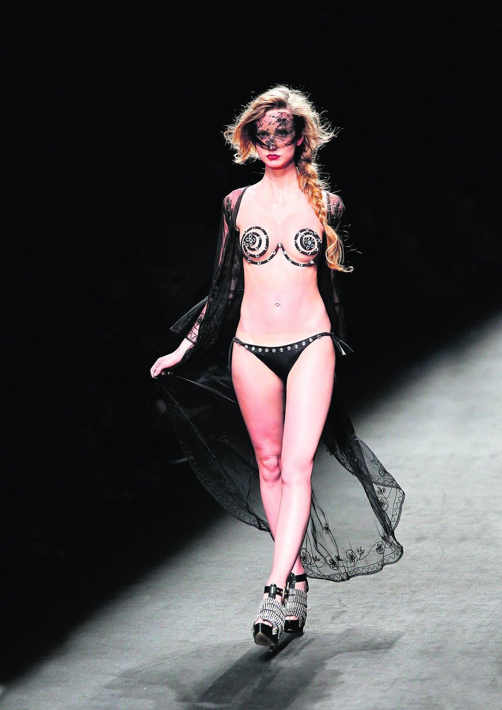 Эстер Саторова голая. Фото - 43