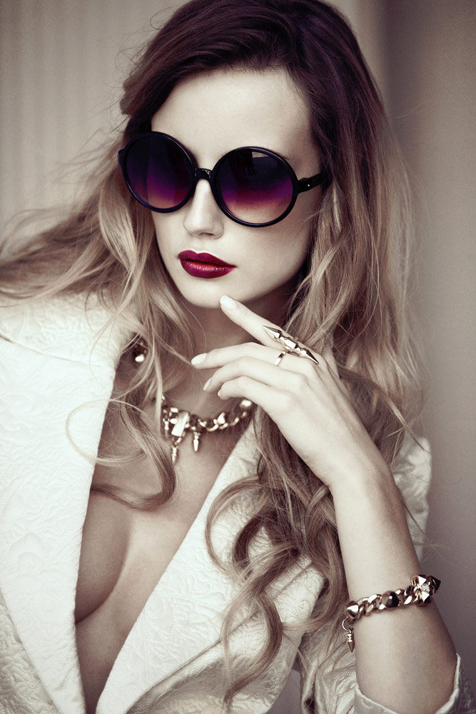 Эстер Саторова голая. Фото - 70