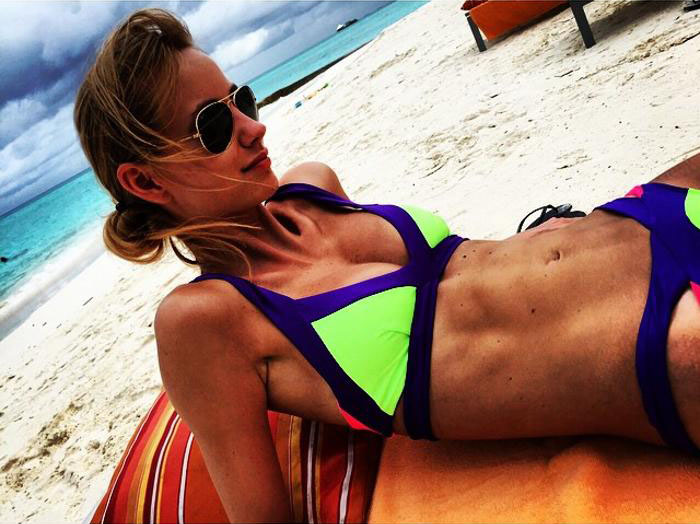 Эстер Саторова голая. Фото - 77