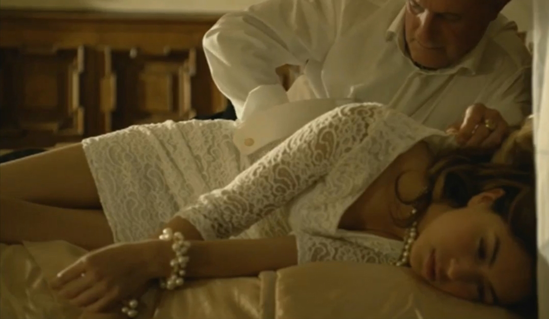 Гизем Эмре голая. Фото - 3