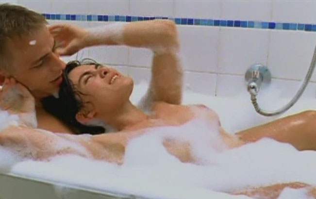 Идил Юнер голая. Фото - 1