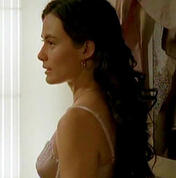 Идил Юнер голая. Фото - 12