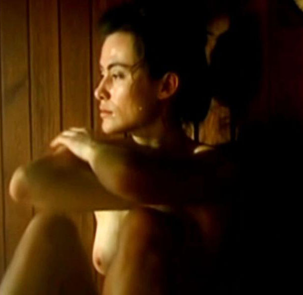 Идил Юнер голая. Фото - 14