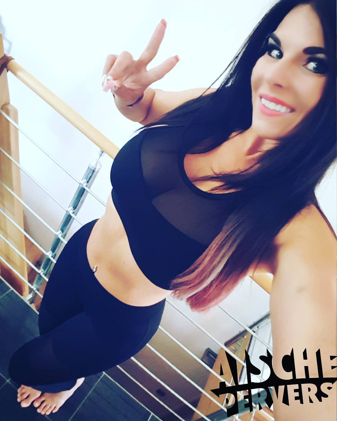 Аиша Перверс голая. Фото - 15