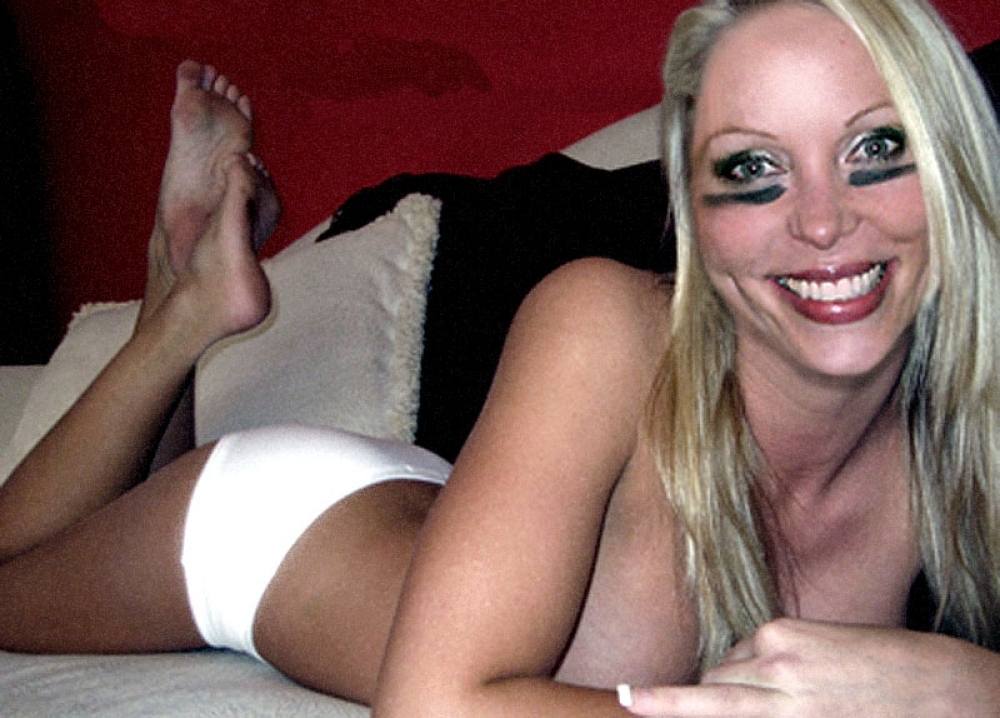 Ангела Госсов голая. Фото - 14