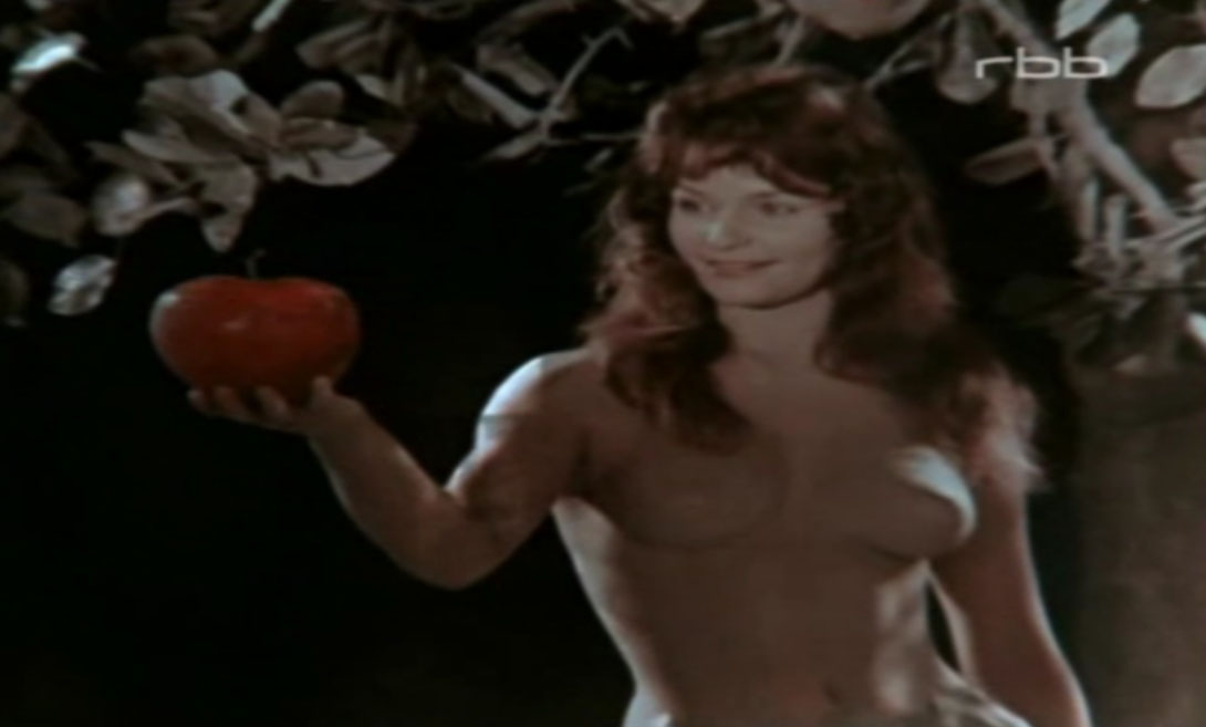 Ангелика Домрёзе голая. Фото - 3