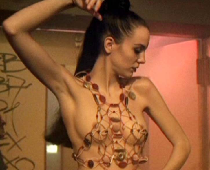 Анна Сара Хартунг голая. Фото - 5