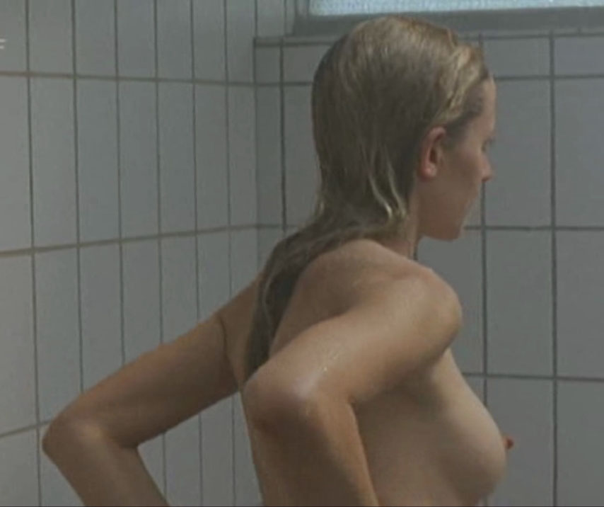 Анника Блендль голая. Фото - 10