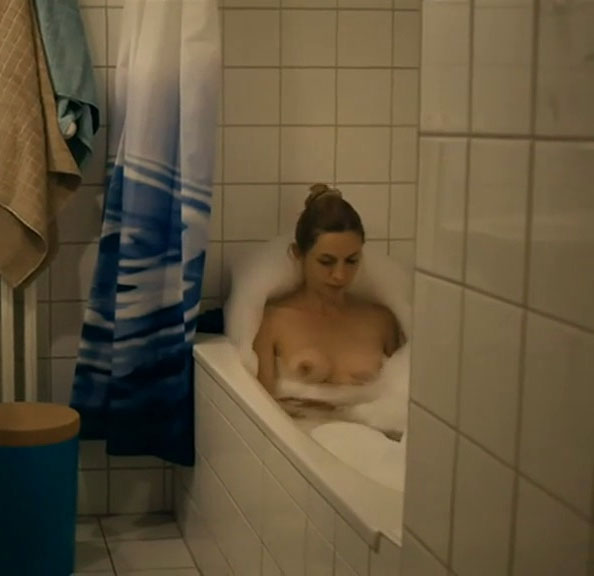 Анника Блендль голая. Фото - 17