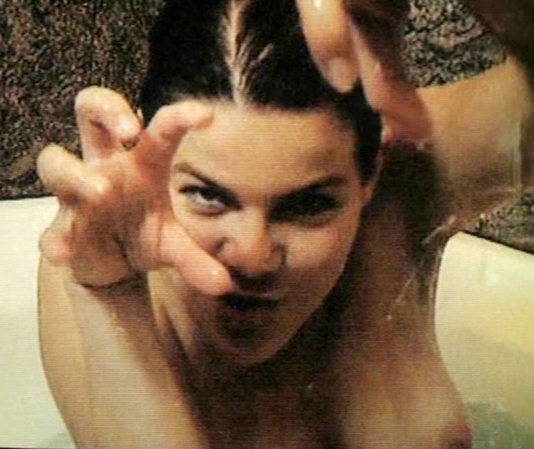 Бирге Шаде голая. Фото - 37