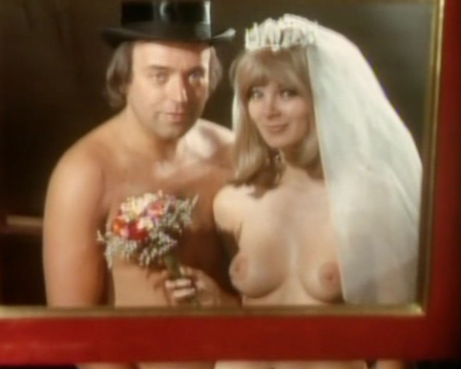 Клаудия Филерз голая. Фото - 27