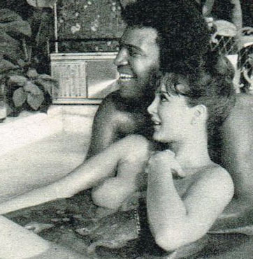 Клаудия Филерз голая. Фото - 40