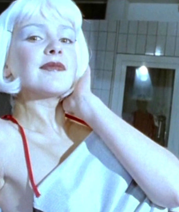 Дениза Цих голая. Фото - 7