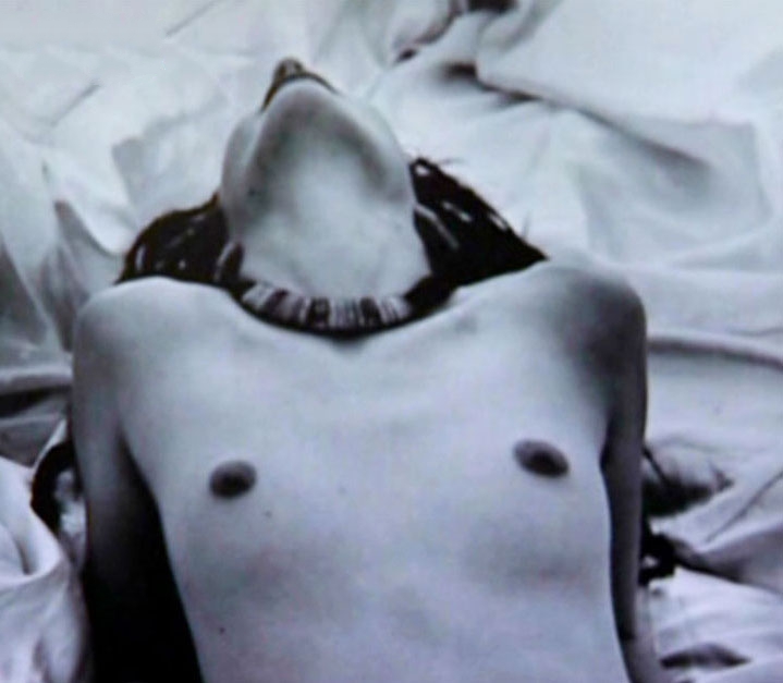 Яна Штраулино голая. Фото - 3