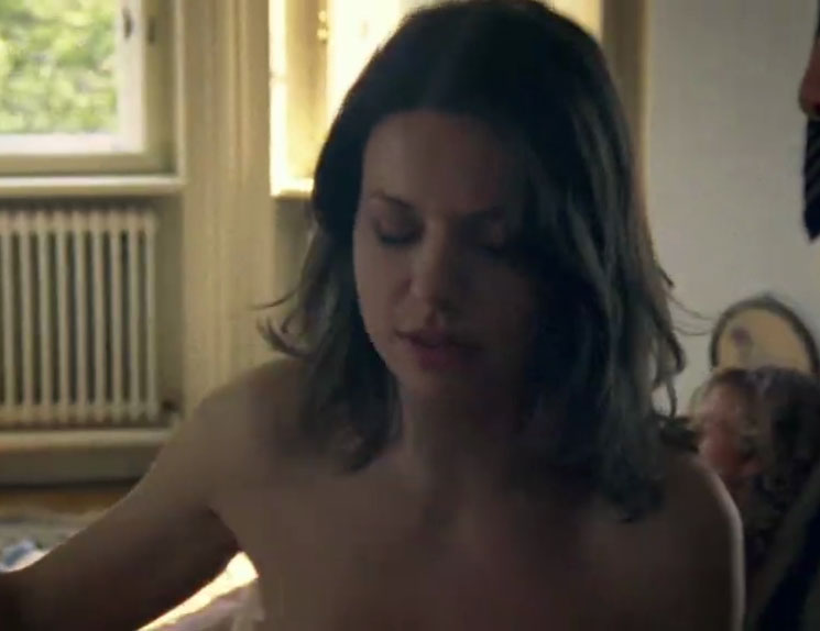 Джулия Хартманн голая. Фото - 2