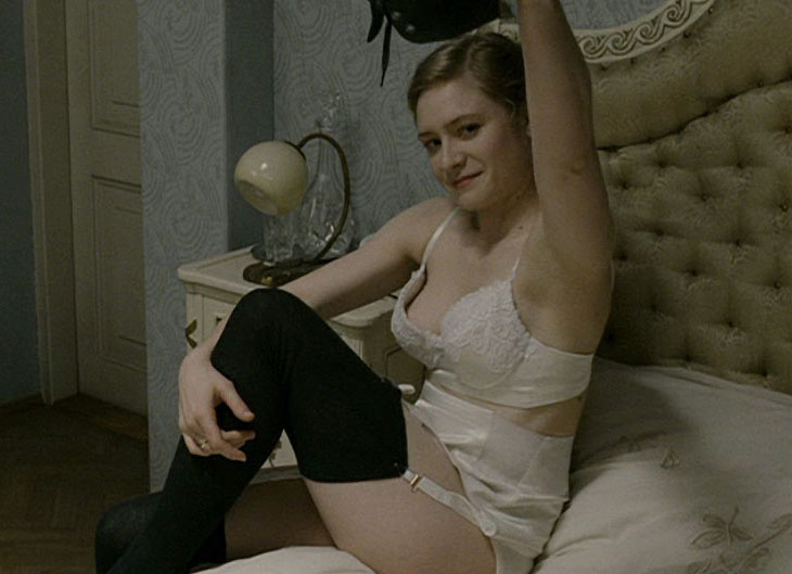 Юлия Йенч голая. Фото - 9