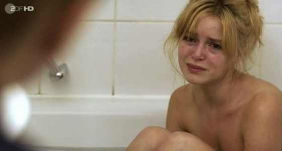 Ксения Ассенца голая. Фото - 8