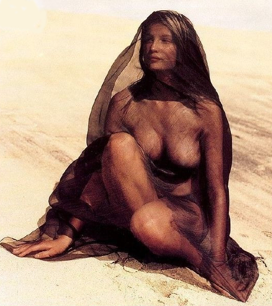 Летиция Каста голая. Фото - 32