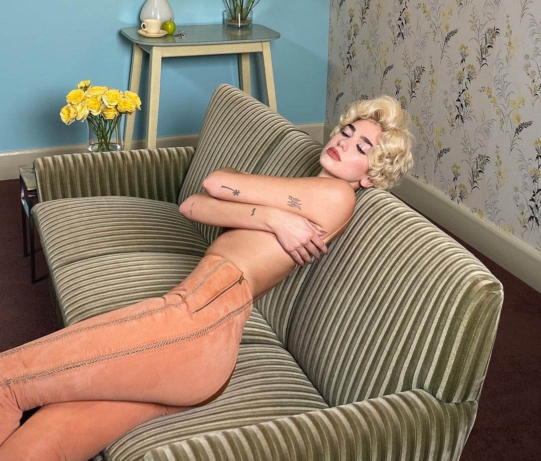 Дуа Липа голая. Фото - 103