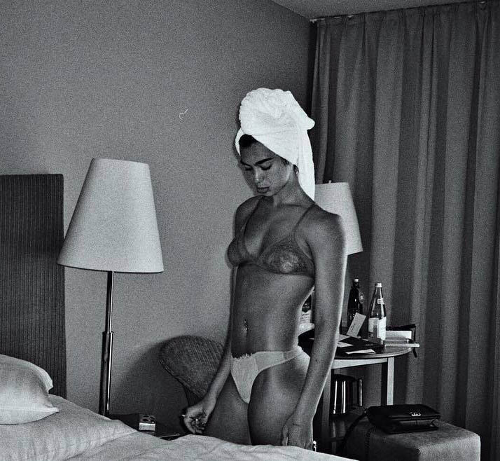 Дуа Липа голая. Фото - 197