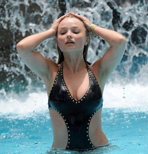 Эмма Ригби голая. Фото - 1