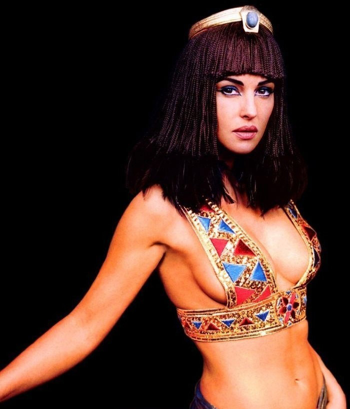 Моника Беллуччи голая. Фото - 36