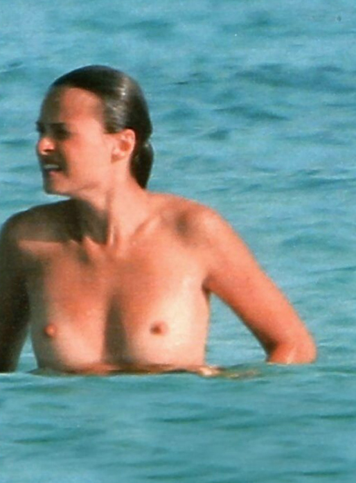 Касия Смутняк голая. Фото - 5