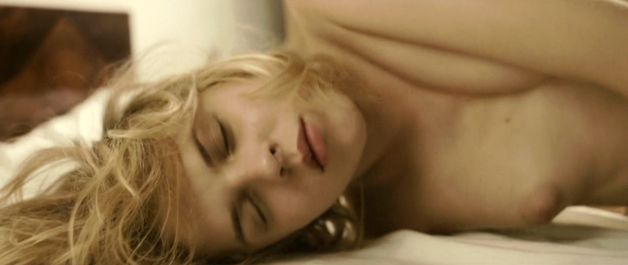 Магдалена Берус голая. Фото - 3