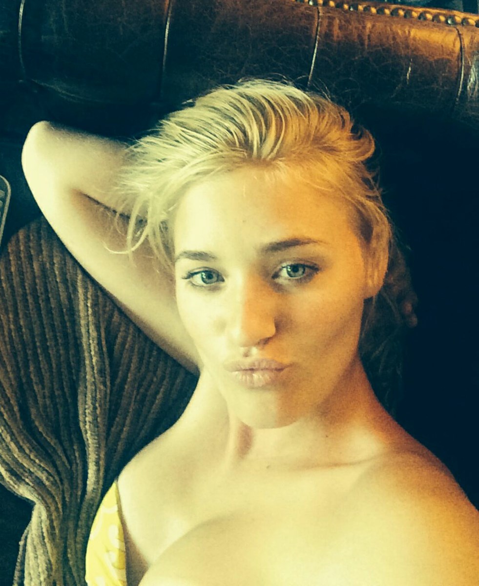 ЭйДжей Мичалка голая. Фото - 9