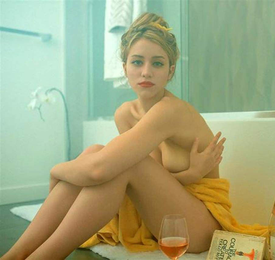 Кэйли Кауэн голая. Фото - 2