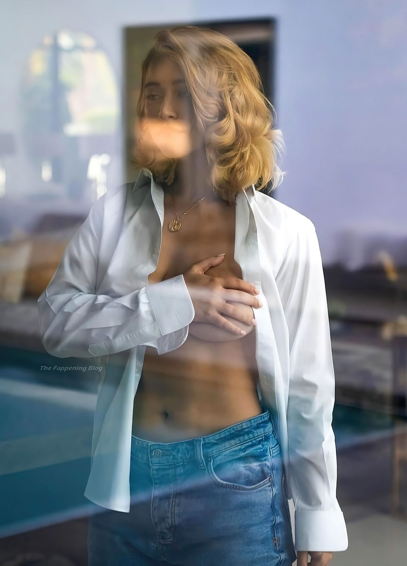 Кэйли Кауэн голая. Фото - 27