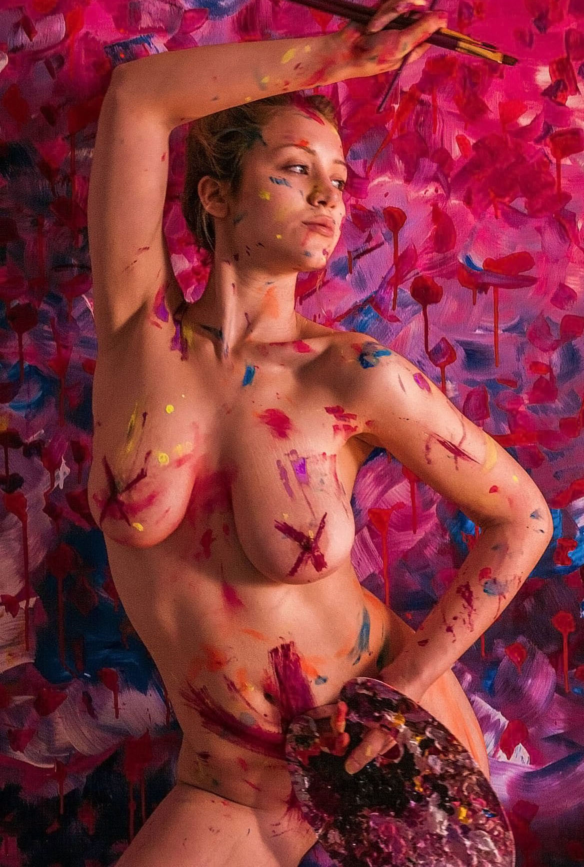 Кэйли Кауэн голая. Фото - 37