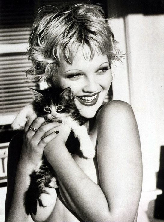 Дрю Бэрримор голая. Фото - 17