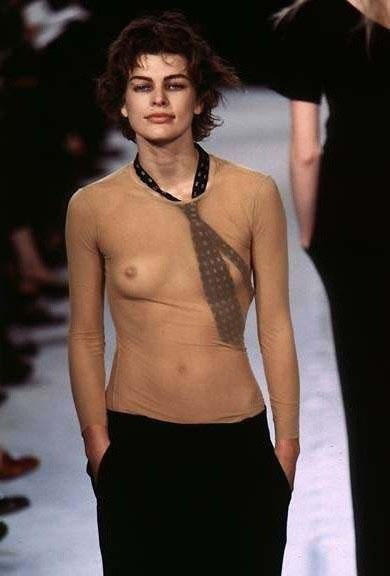 Милла Йовович голая. Фото - 17