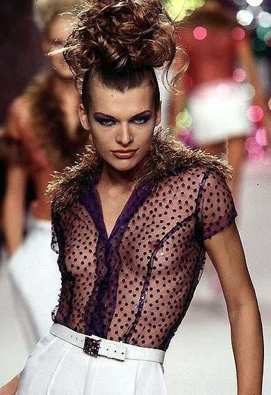 Милла Йовович голая. Фото - 19