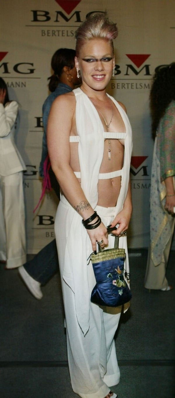 Пинк голая. Фото - 10