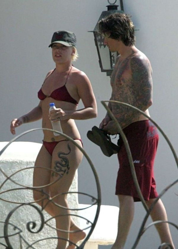 Пинк голая. Фото - 12