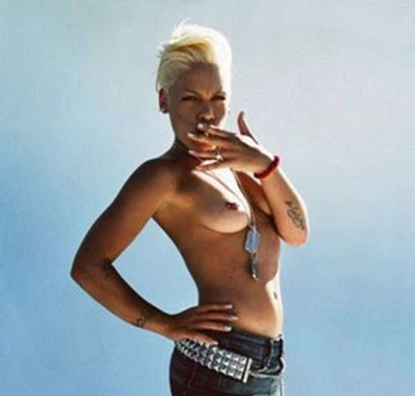 Пинк голая. Фото - 2