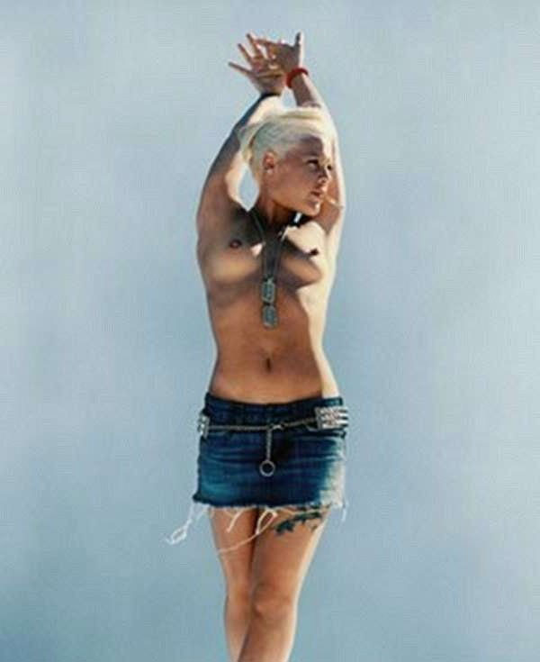 Пинк голая. Фото - 8