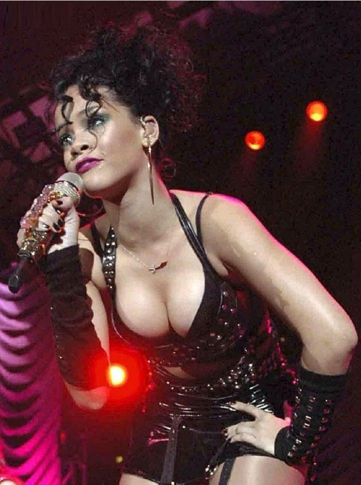 Рианна голая. Фото - 4